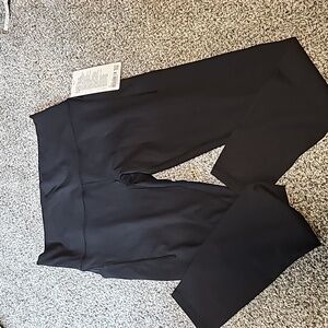 NWT Lululemon Wunder Train HR 28” tight with pockets. Black